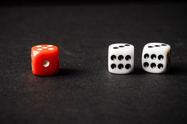 Photo close-up of dices on table