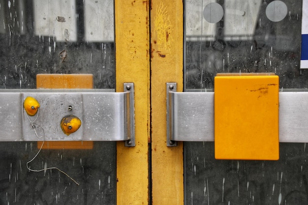 Photo close-up of doors