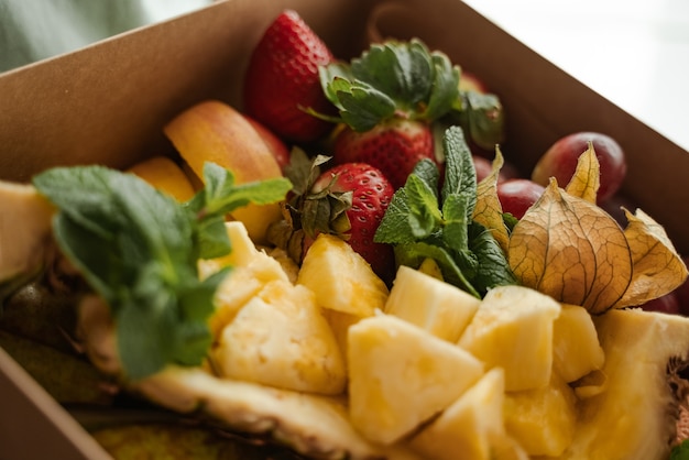 Close-up dozen van gezond en vers voedsel, bessen en fruit.