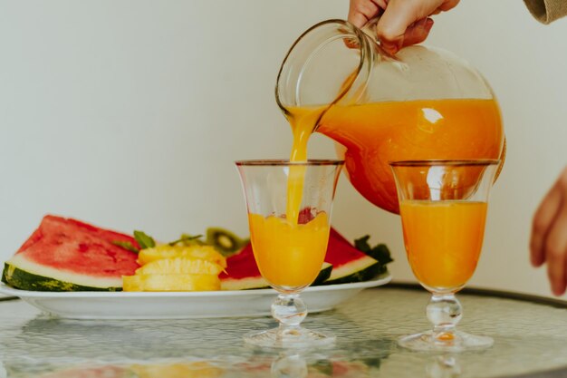 Photo close-up of drink in glass on table