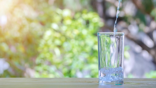 Photo close-up of drink in glass on table