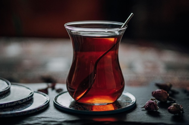 Photo close-up of drink in glass on table