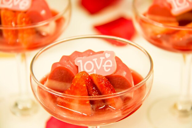 Photo close-up of drink in glass on table