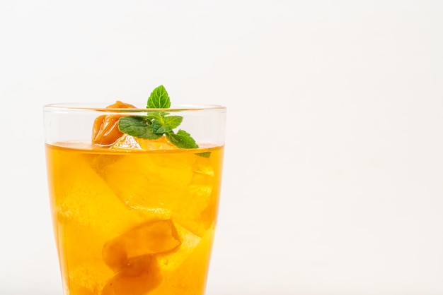 Photo close-up of drink in glass over white background