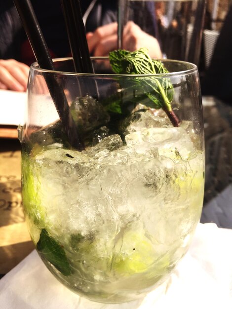 Photo close-up of drink on glass