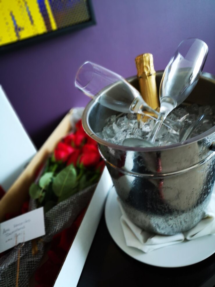 Photo close-up of drink served on table