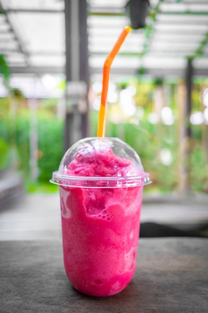 Photo close-up of drink served on table