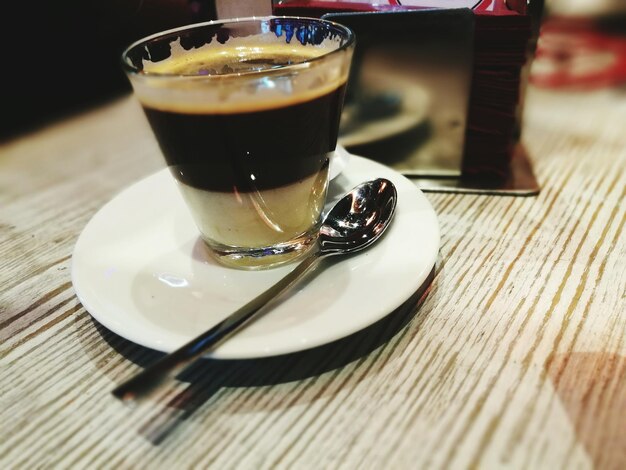 Photo close-up of drink on table