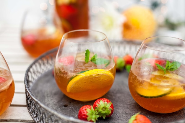 テーブルの上の飲み物のクローズアップ