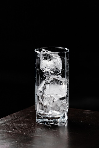 Photo close-up of drinking glass on table