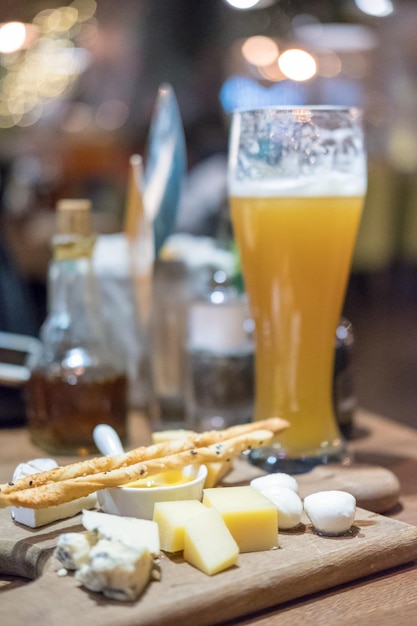 Photo close-up of drinks on table