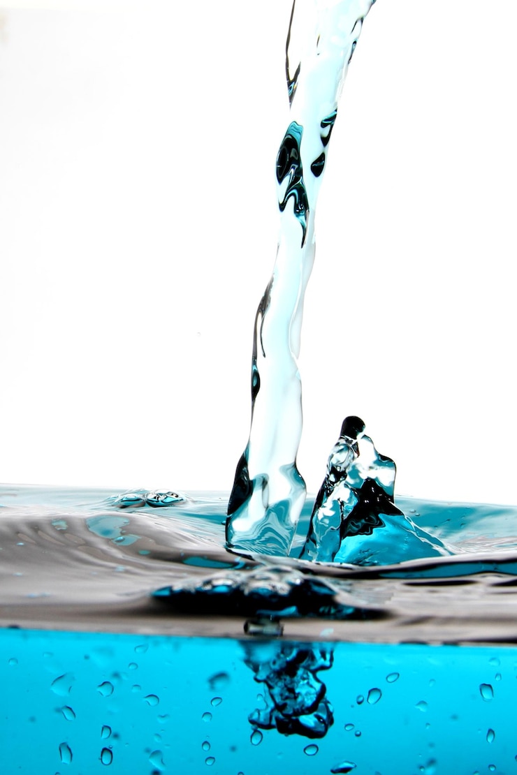 फोटो close-up of drop falling on blue water