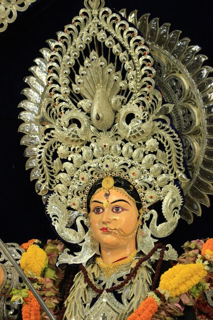 Foto close-up della statua di durga