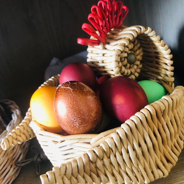 Photo close-up of eggs in basket