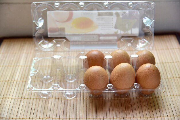 Photo close-up of eggs in glass on table