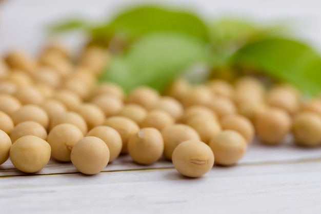 Photo close-up of eggs on table