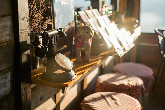 Photo close-up of electric lamp on table