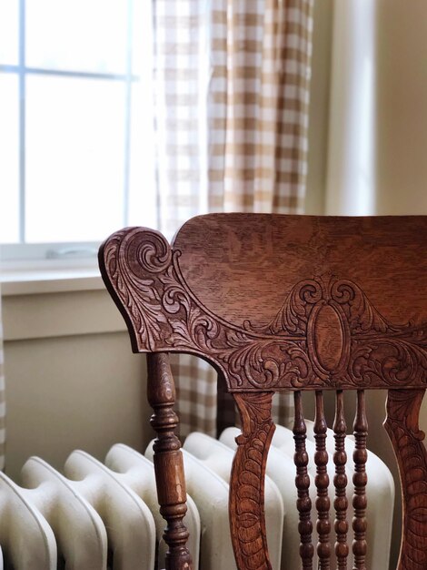 Photo close-up of empty chair at home