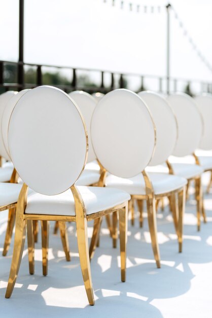 Photo close-up of empty chairs