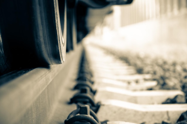 Photo close-up of empty railroad track