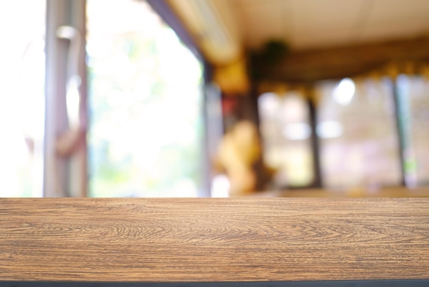 Photo close-up of empty table in restaurant