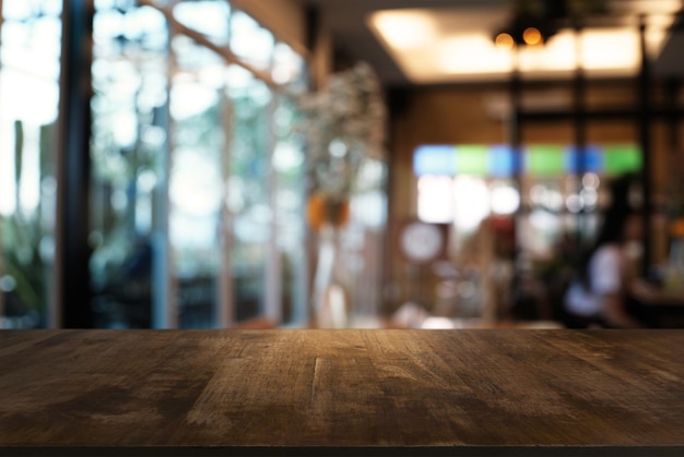 Photo close-up of empty table in restaurant