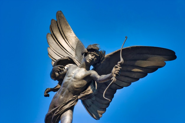 Photo close-up of the eros statue in piccadilly circus london uk