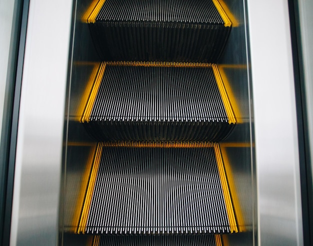 Photo close-up of escalator