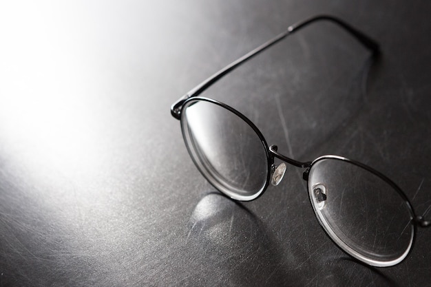 Photo close-up of eyeglasses on table