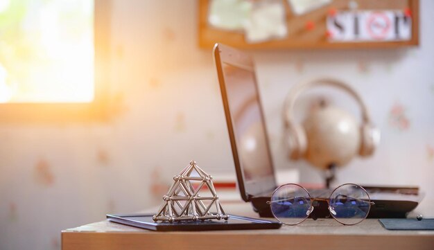 Photo close-up of eyeglasses on table