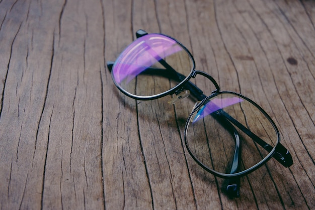 Photo close-up of eyeglasses on table