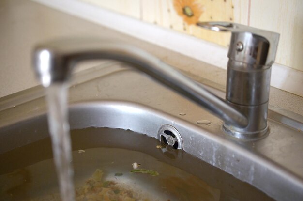 Photo close-up of faucet in bathroom