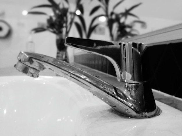 Photo close-up of faucet in bathroom