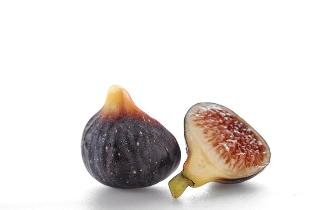 Photo close-up of fig slices on white background