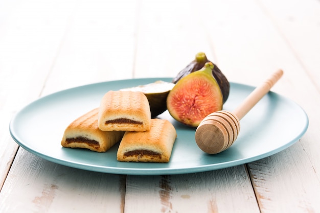 Close up of figs and fig cookies on plate