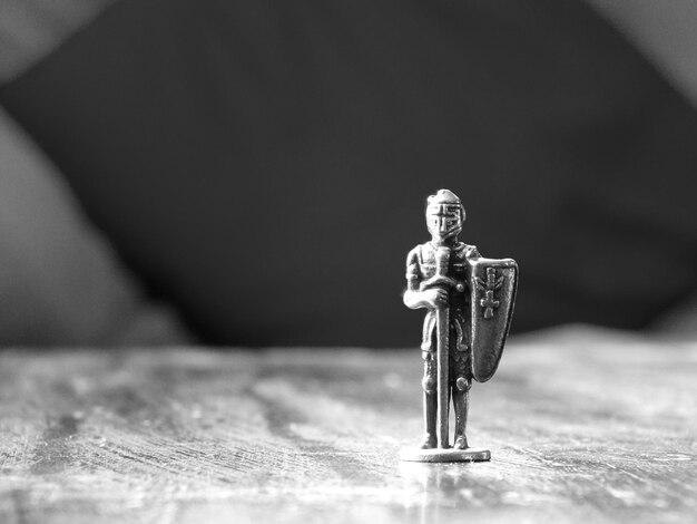 Photo close-up of figurine on table