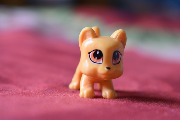 Photo close-up of figurine toy on table