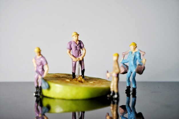 Photo close-up of figurines on table