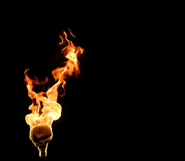Photo close-up of fire against black background