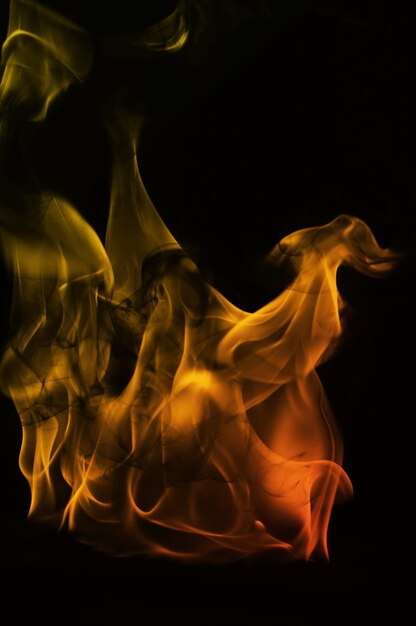 Photo close-up of fire against black background