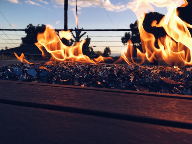 Photo close-up of fire against sky