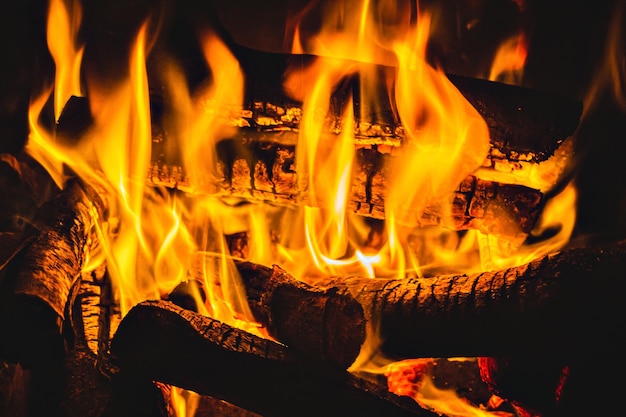 Photo close-up of fire burning at night