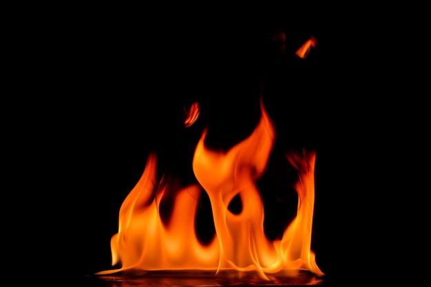 Photo close-up of fire in the dark