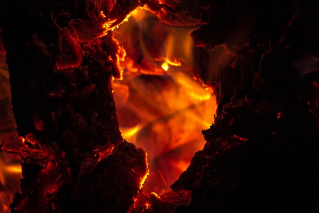 Photo close-up of a fire in a fire pit