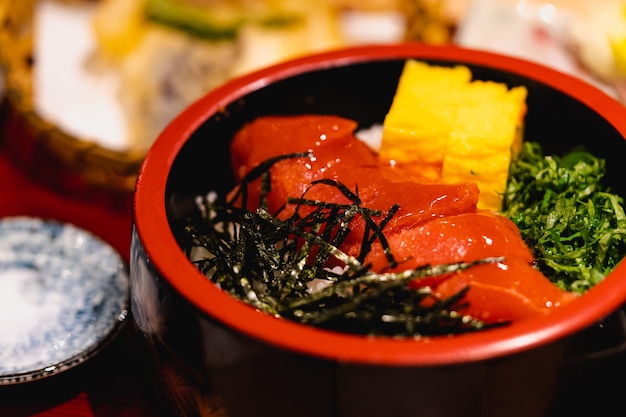 Photo close-up of fish in bowl on table