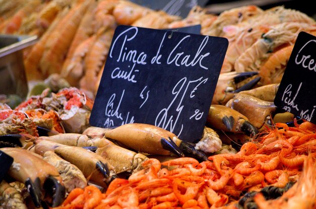 Foto prossimo piano del pesce destinato alla vendita sul mercato