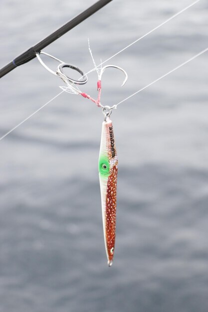 Foto close-up di una rete da pesca nel lago