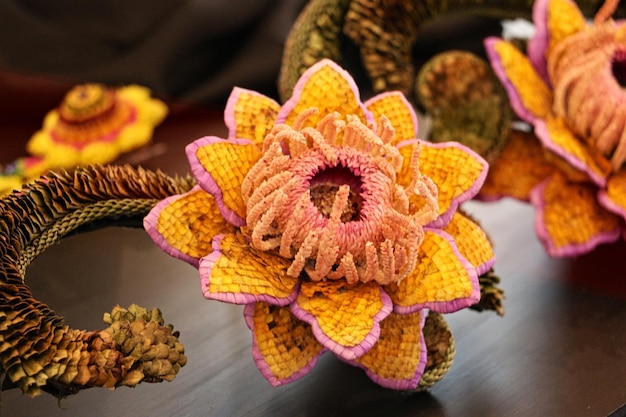 Photo close-up of flower on table