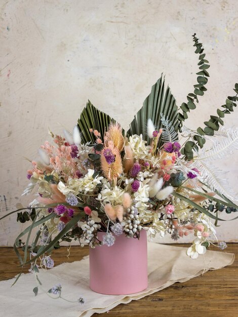 Photo close-up of flowers on table