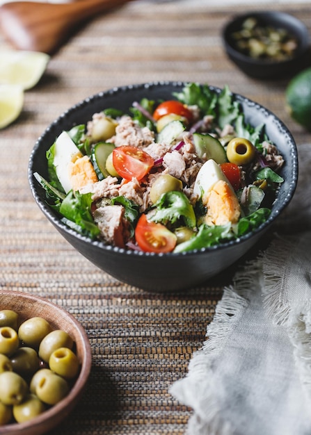 Photo close-up of food in bowl on table